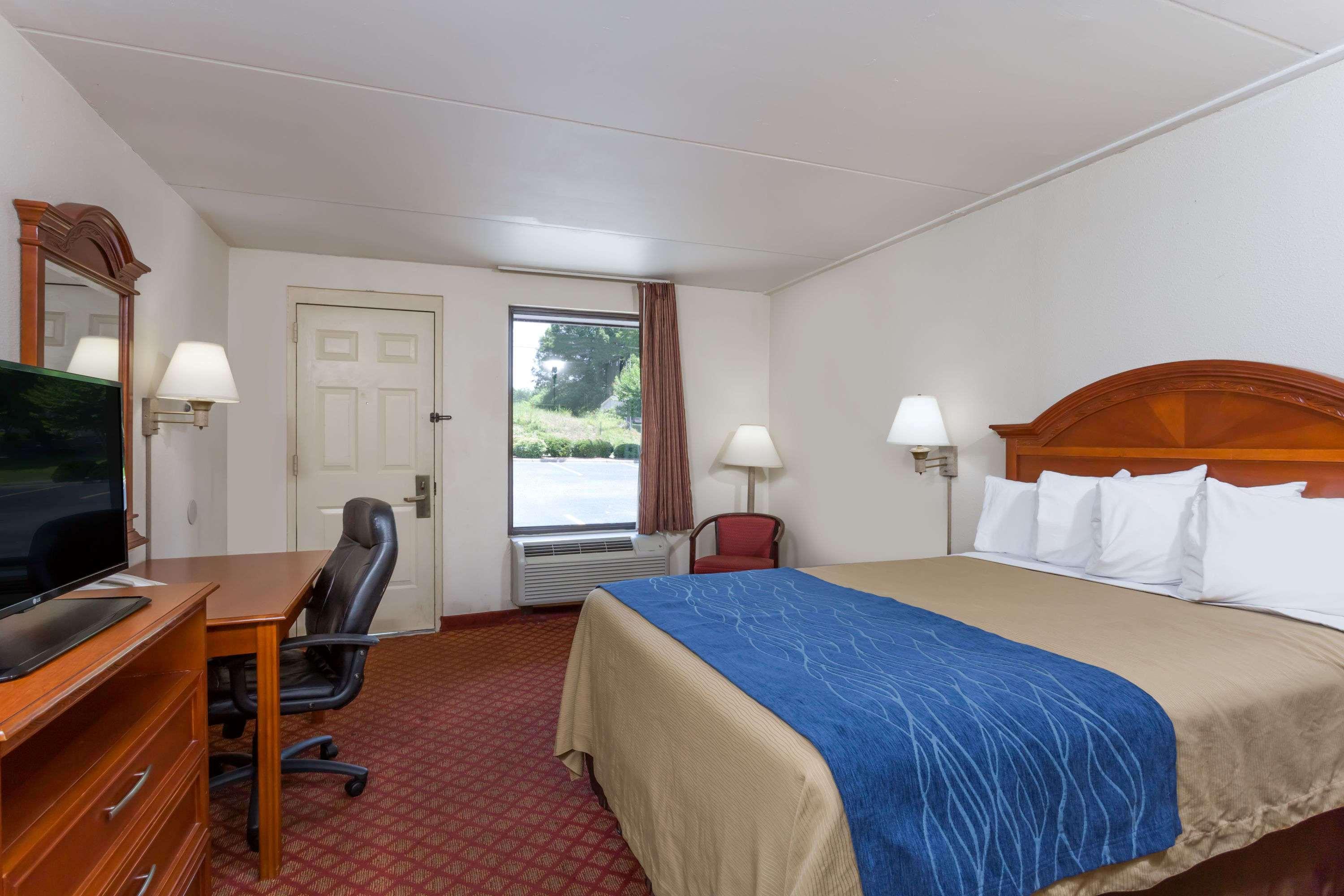Days Inn By Wyndham Winston Salem North Exterior photo