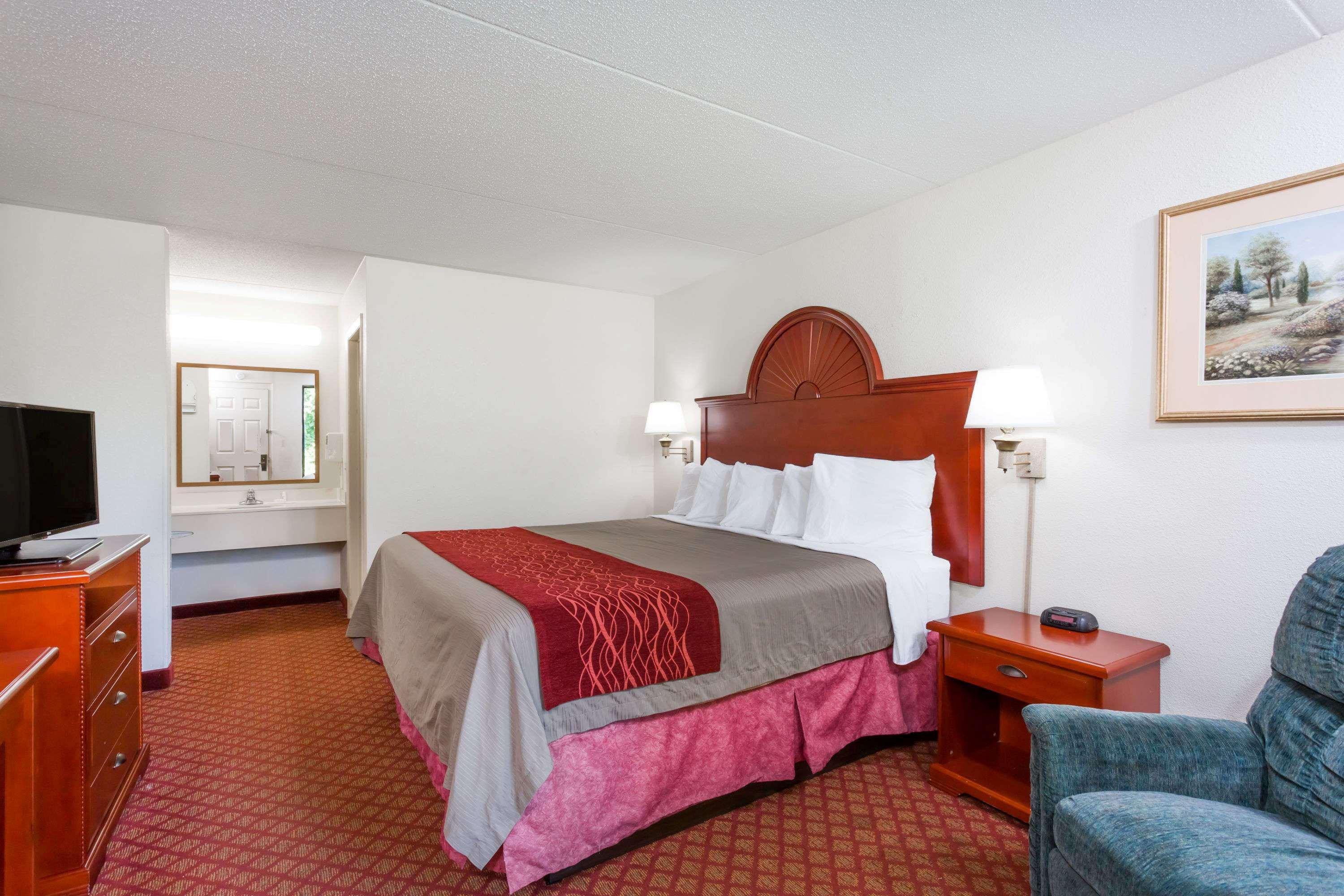 Days Inn By Wyndham Winston Salem North Exterior photo