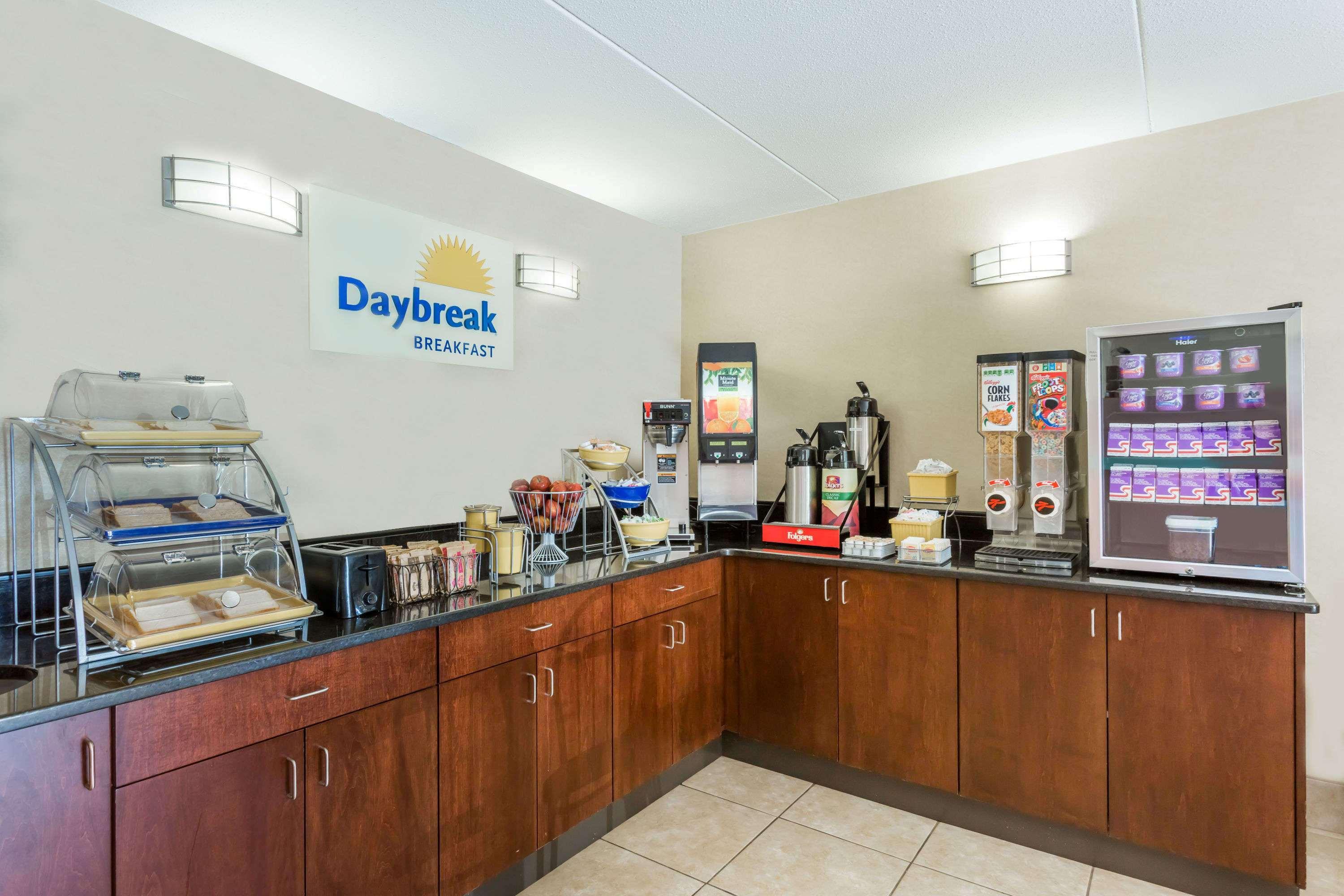 Days Inn By Wyndham Winston Salem North Exterior photo