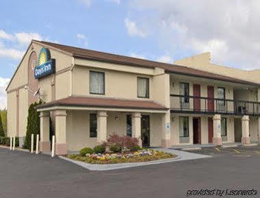 Days Inn By Wyndham Winston Salem North Exterior photo