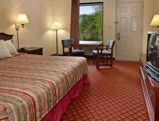 Days Inn By Wyndham Winston Salem North Exterior photo